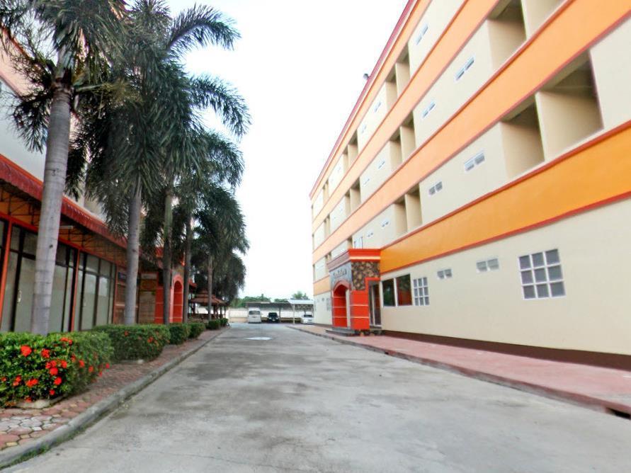 Central Park Hotel Sing Buri Exterior photo