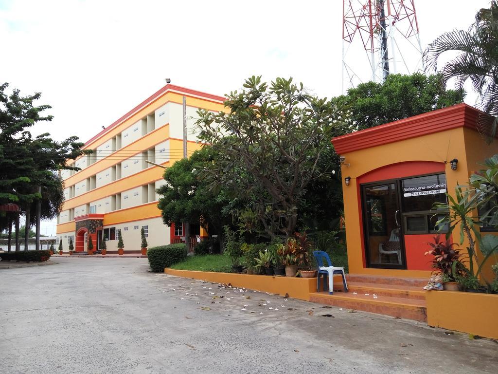 Central Park Hotel Sing Buri Exterior photo
